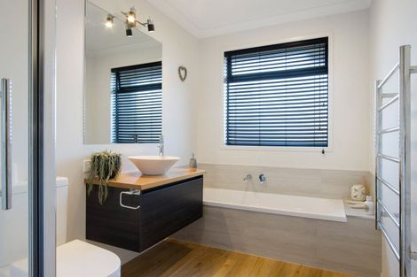 Photo of property in 6 Shoreview Close, Omokoroa, 3114