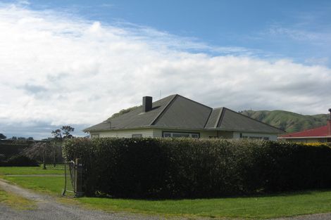 Photo of property in 28 Karaka Street, Tokomaru, Palmerston North, 4474