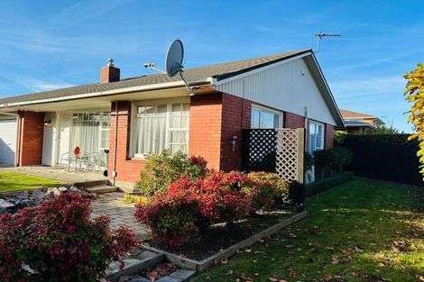 Photo of property in 2/28 Rosedale Place, Avonhead, Christchurch, 8042