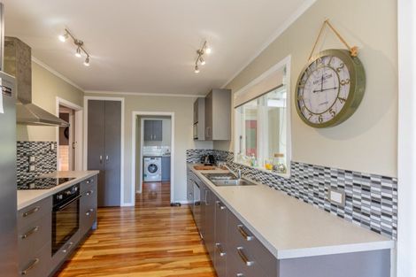 Photo of property in 4 Waverley Street, Waipawa, 4210