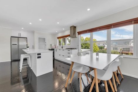 Photo of property in 8 Pegler Drive, Howick, Auckland, 2014