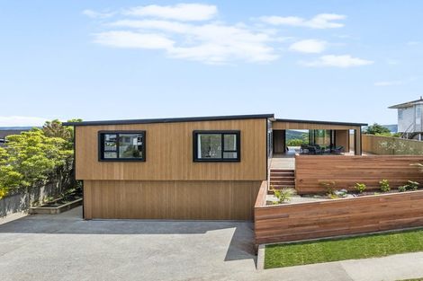 Photo of property in 11 Lauderdale Road, Papakowhai, Porirua, 5024