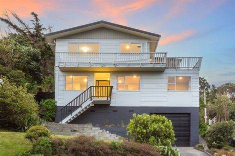 Photo of property in 18 Raroa Place, Pukerua Bay, 5026