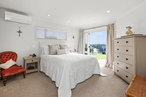 Photo of property in 12 Washington Place, Havelock North, 4130