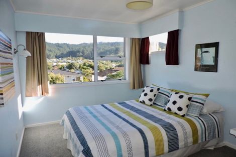 Photo of property in 8 Saint Catherines Terrace, Tawa, Wellington, 5028