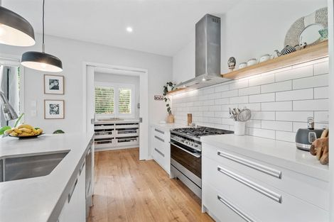 Photo of property in 18b Hobbs Road, Matakatia, Whangaparaoa, 0930