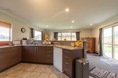 Photo of property in 10 Fernlea Avenue, Kelvin Grove, Palmerston North, 4414