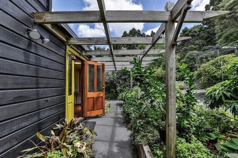 Photo of property in 37 York Road, Titirangi, Auckland, 0604