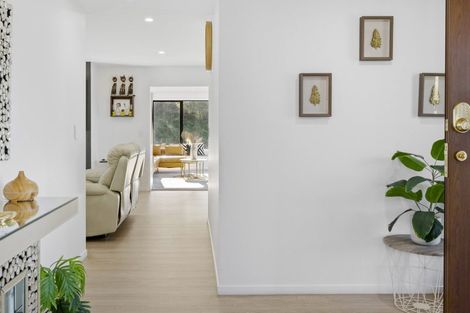 Photo of property in 5 Grandview Lane, Acacia Bay, 3385