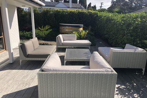 Photo of property in 4a Page Point, Mellons Bay, Auckland, 2014