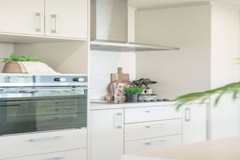 Photo of property in 100 Puhirake Crescent, Pyes Pa, Tauranga, 3112