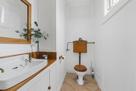 Photo of property in 50 Bayly Road, Blagdon, New Plymouth, 4310