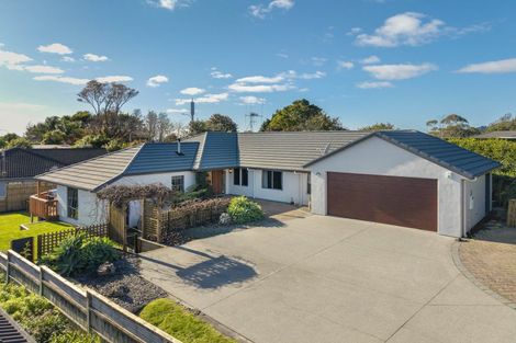 Photo of property in 2 Holcombrooke Lane, Welcome Bay, Tauranga, 3175