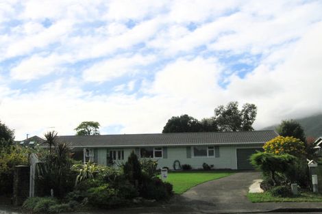 Photo of property in 9 Lesley Grove, Waikanae, 5036