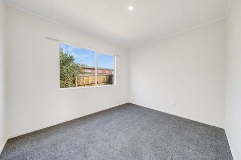 Photo of property in 2 Netherlands Avenue, Kelston, Auckland, 0602