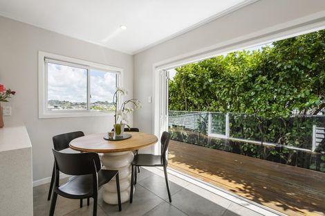 Photo of property in 904 East Coast Road, Northcross, Auckland, 0630
