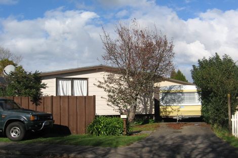 Photo of property in 1/2 Springbank Lane, Te Atatu Peninsula, Auckland, 0610