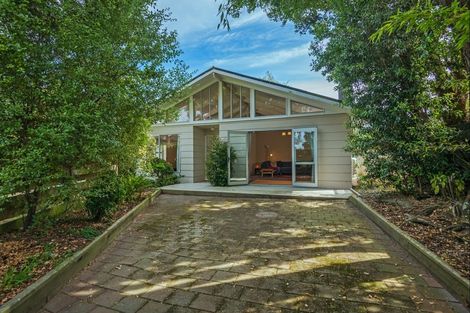 Photo of property in 16 Antrim Place, Hokowhitu, Palmerston North, 4410