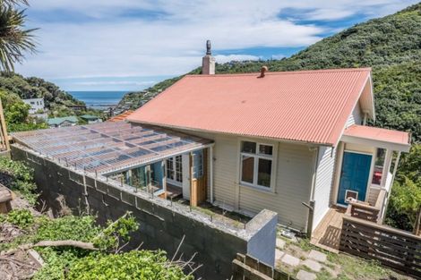 Photo of property in 175 Houghton Bay Road, Houghton Bay, Wellington, 6023