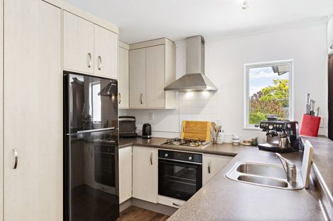 Photo of property in 2 Daffodil Grove, Carterton, 5713