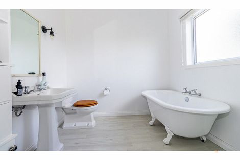 Photo of property in 43 Rhodes Street, Waimate, 7924