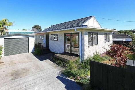 Photo of property in 2a Taipari Road, Te Atatu Peninsula, Auckland, 0610