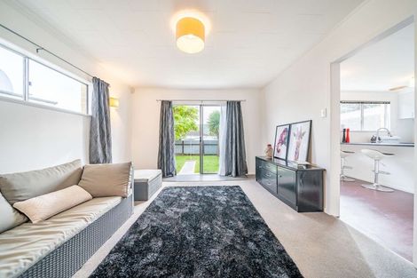 Photo of property in 2/5 Oregon Drive, Maoribank, Upper Hutt, 5018