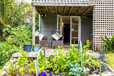 Photo of property in 50 Tiri View Road, Palm Beach, Waiheke Island, 1081