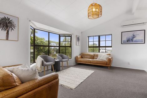 Photo of property in 8 Taurus Place, Kawaha Point, Rotorua, 3010