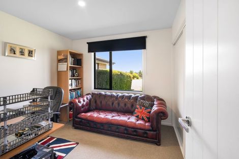 Photo of property in 24 Whitcombe Place, Darfield, 7571