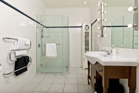 Photo of property in 9 Birchwood Grove, Greenhithe, Auckland, 0632