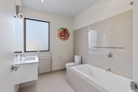 Photo of property in 16 Harrys Close, Arthurs Point, Queenstown, 9371