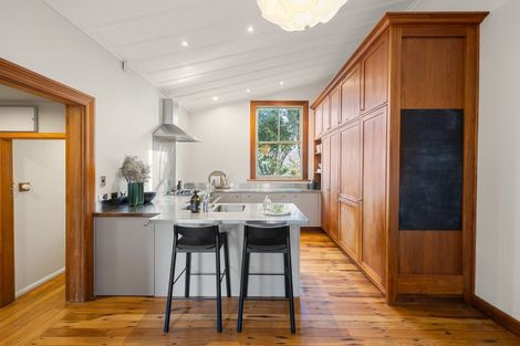 Photo of property in 31 Forest Lake Road, Forest Lake, Hamilton, 3200