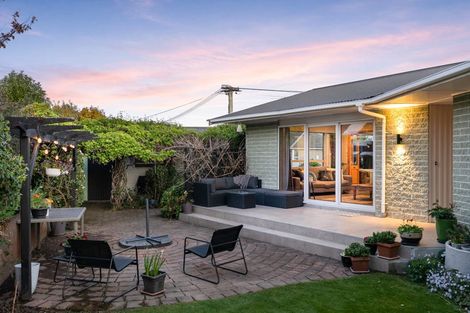 Photo of property in 34 Wychwood Crescent, Bishopdale, Christchurch, 8053