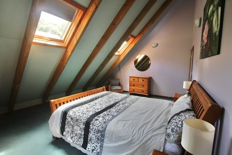 Photo of property in 2 Cascade Avenue, Waiatarua, Auckland, 0604