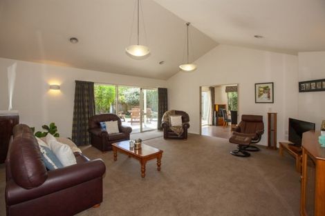 Photo of property in 4 Pukatea Close, Raumati Beach, Paraparaumu, 5032