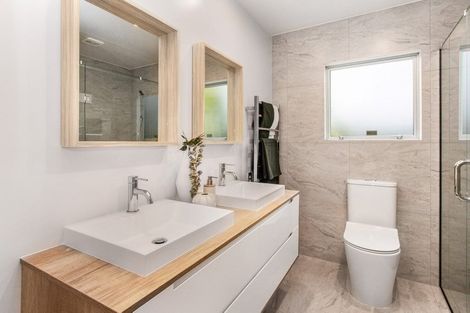 Photo of property in 37 Lothian Brae, Wattle Downs, Auckland, 2103