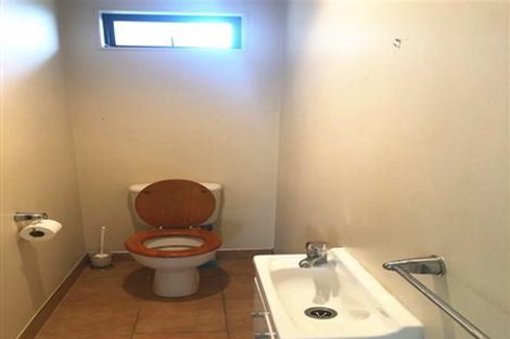 Photo of property in 17 Medallion Drive, Oteha, Auckland, 0632