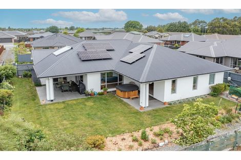 Photo of property in 19 Walnut Way, Rangiora, 7400