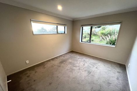 Photo of property in 6 Brindle Way, Newlands, Wellington, 6037