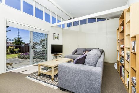 Photo of property in 2/8 Craig Road, Milford, Auckland, 0620