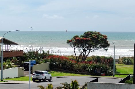 Photo of property in 14 Hamblyn Street, Strandon, New Plymouth, 4312