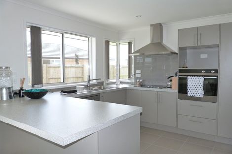 Photo of property in 43 Kowi Lakes Drive, One Tree Point, 0118