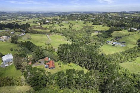 Photo of property in 10 Whites Road, Whitford, Howick, 2571