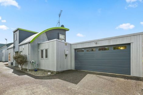 Photo of property in 32b Gilbert Street, New Plymouth, 4310