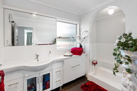 Photo of property in 6 Tree Top Lane, Paparangi, Wellington, 6037