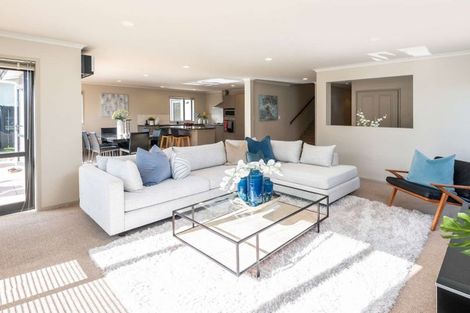 Photo of property in 2 Jack Place, Flat Bush, Auckland, 2019