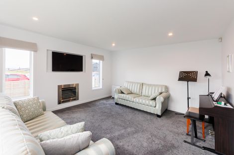 Photo of property in 23 Vaucluse Heights, Fitzherbert, Palmerston North, 4410