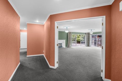 Photo of property in 16 Rosebank Avenue, Kelvin Grove, Palmerston North, 4414