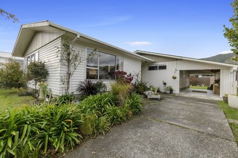 Photo of property in 298 Wellington Road, Wainuiomata, Lower Hutt, 5014